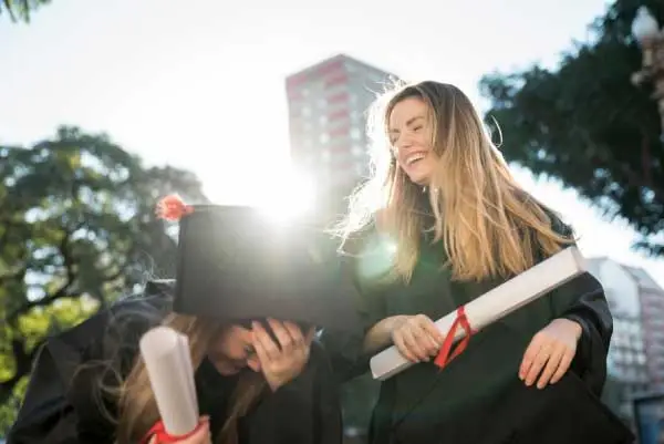 Cuales son las ventajas de estudiar una carrera universitaria